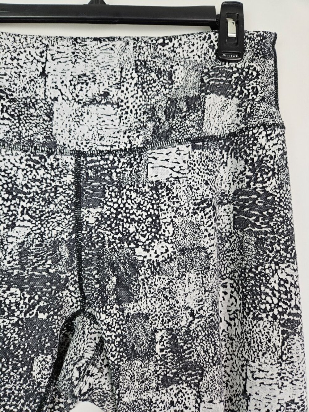 Zella Black/White Textured Static Abstract Print Legging L - Picture 3 of 10
